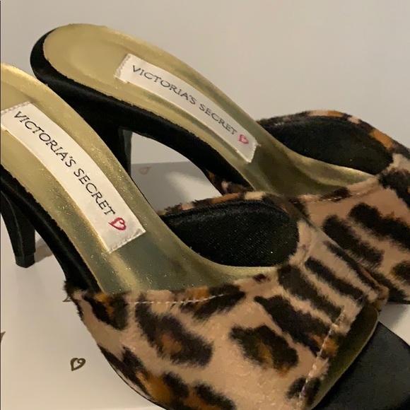 New in box VS leopard mules small - Picture 2 of 4